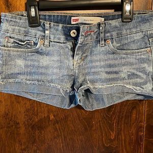Levi’s Shorty Short with Star Print